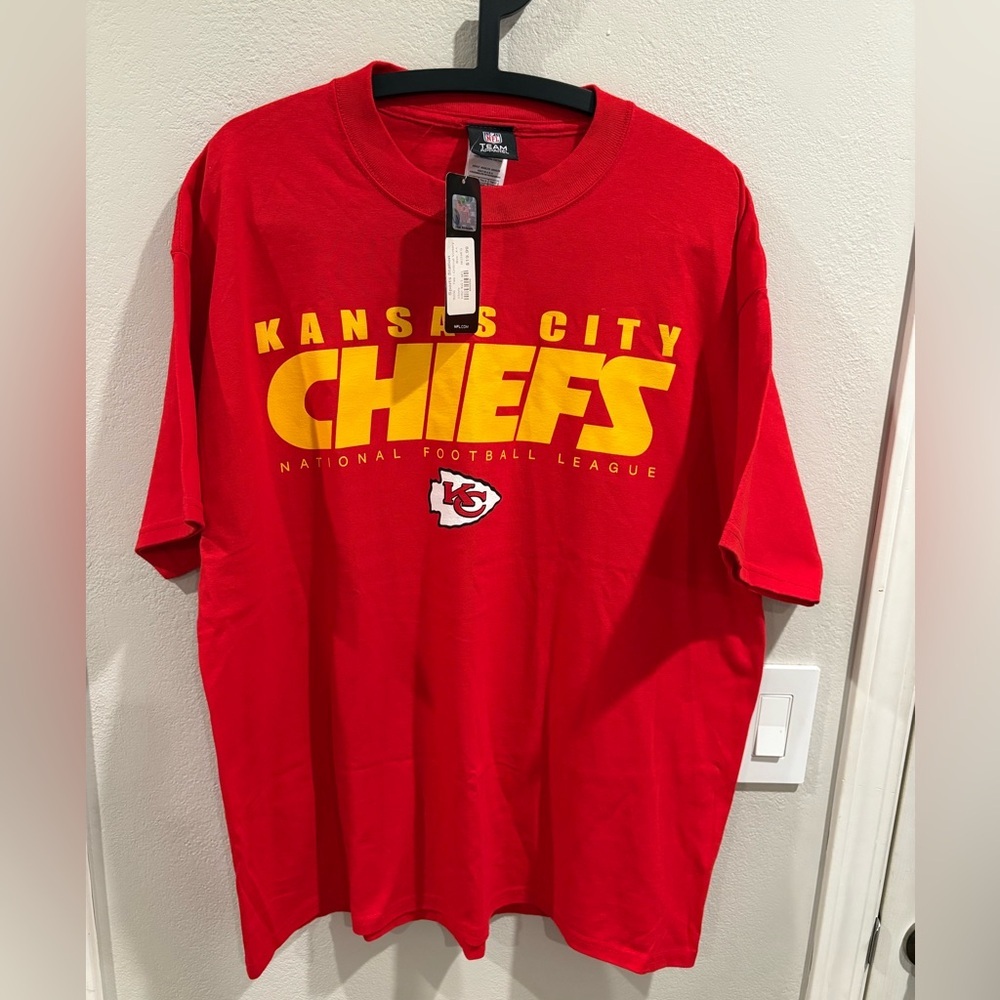 Kansas City Chiefs Men’s T-shirt Size XL NWT Y2K Deadstock NFL